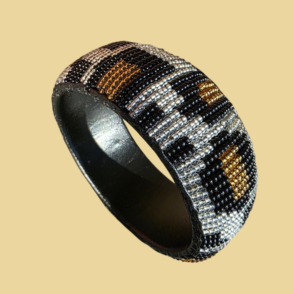 Vintage Glass Beaded Black and Gold Bracelet EUC - Picture 2 of 4
